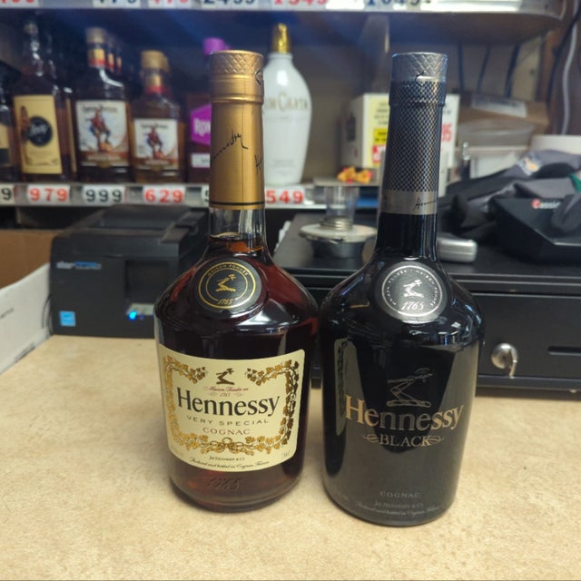Hennessy REMYMARTIN 2本セット Hennessy VS Cognac Shaker Gift Set 750ml - Hennessy – BevMo!